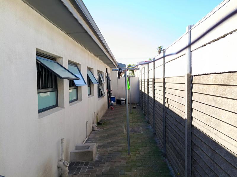 To Let 3 Bedroom Property for Rent in Goodwood Central Western Cape